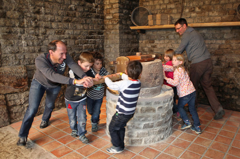 Augusta Raurica Workshop Brotbacken Foto Susanne Schenker